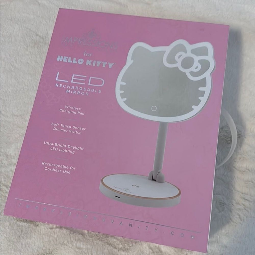 Hello Kitty LED Rechargeable Makeup Mirror + Wireless Compact Bundle - Picture 6 of 9